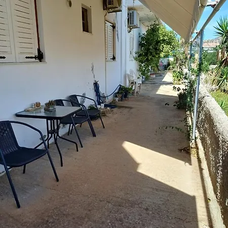 Maria'S Apartment Kokkinos Pirgos Exterior photo